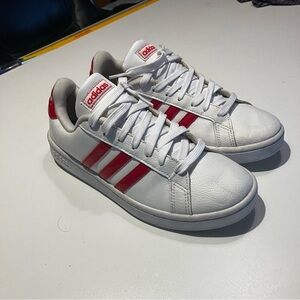 Adidas sneakers / 3 stripe/ women’s size 8